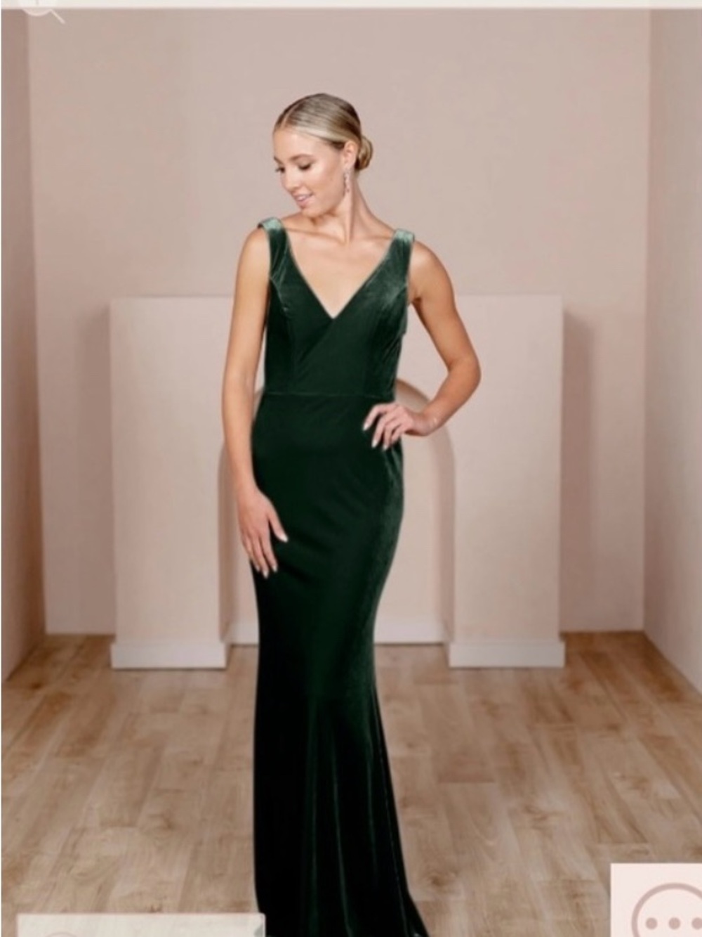 Revelry Dakota Velvet V-Neck Dress Emerald Green 613- Size 4